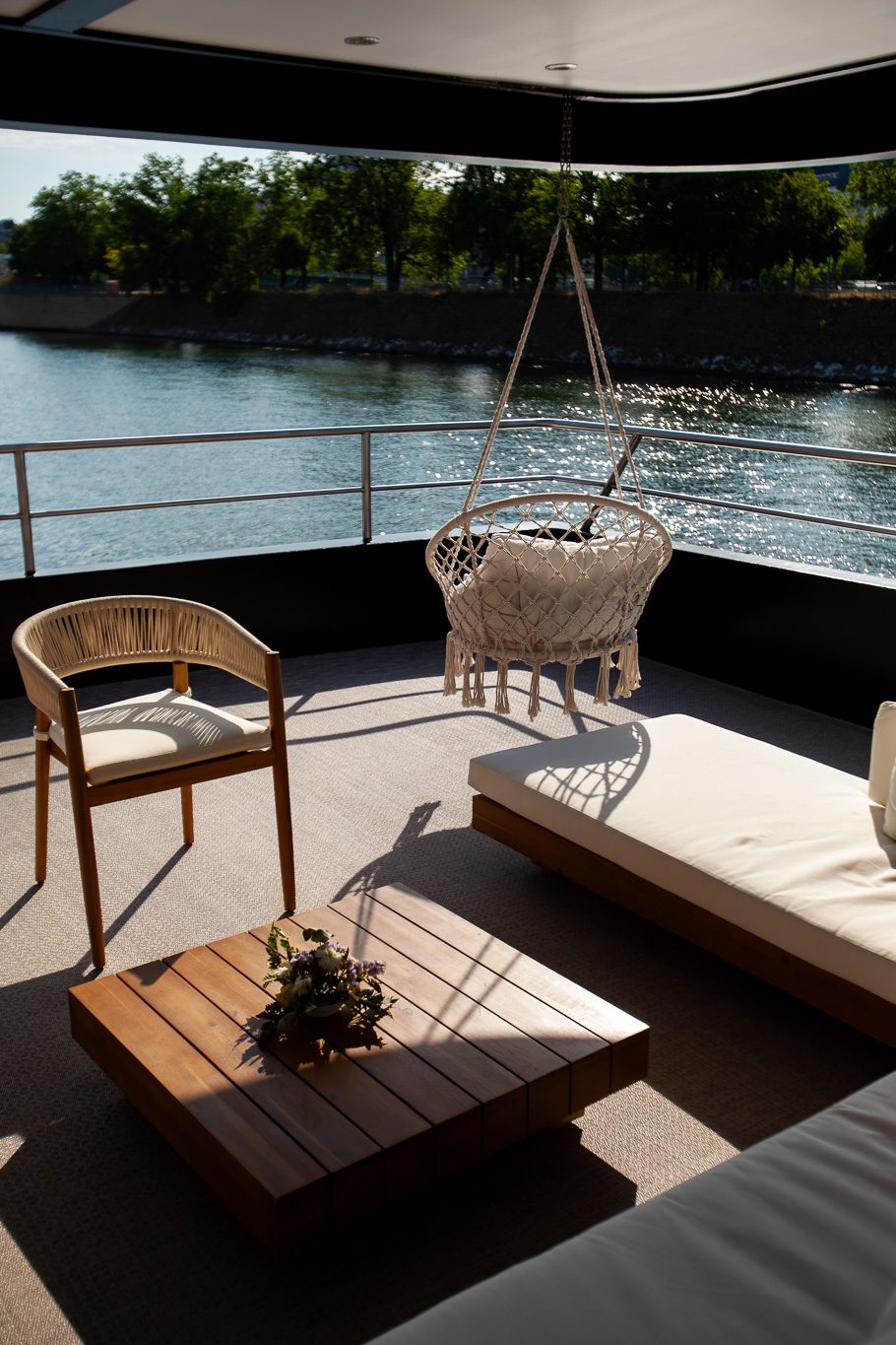 Boat rental for bachelorette parties / bachelor parties in Paris