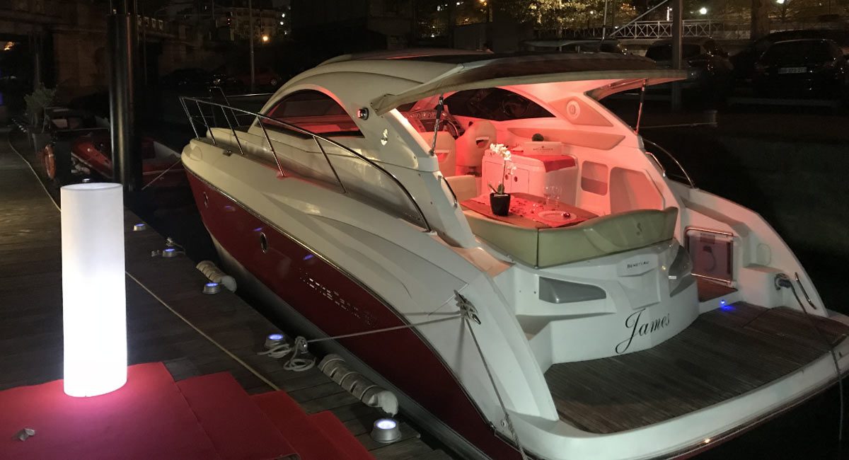 Private boat hire on the Seine for an evening